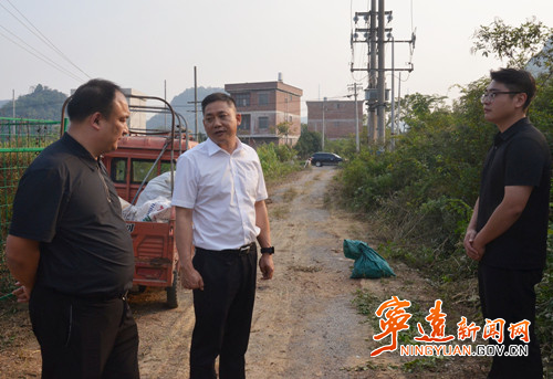 何开银深入禾亭镇调研溶洞污染排查整治工作_副本_副本500.jpg