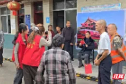 桃源县三阳港镇：幸福定格在敬老院里的 “天安门”