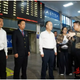 唐浩然前往岳阳火车站督导检查安全生产、应急保障、服务提质等工作