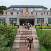 好评中国丨红星照耀中国，红土承长征志