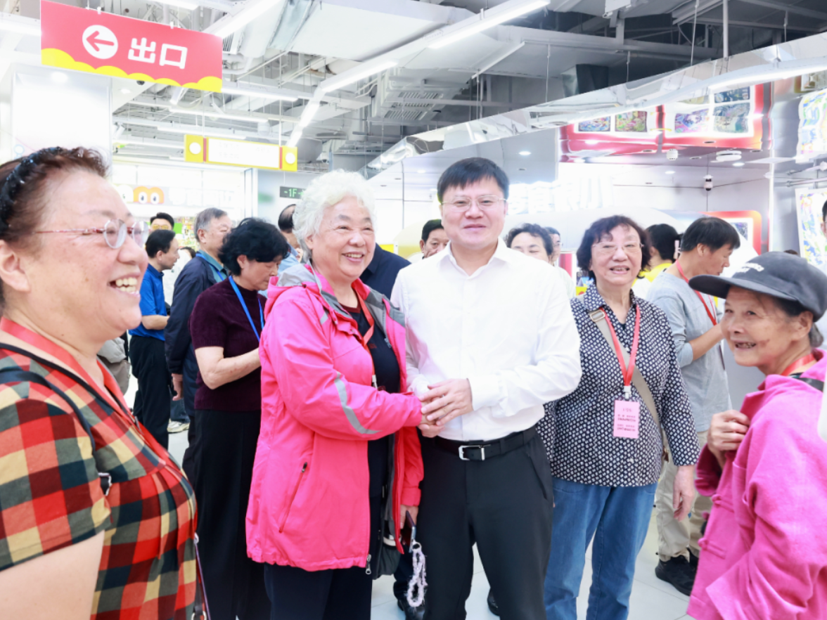 重阳敬桑榆 盛景话新程 芙蓉区举办离退休干部区情通报会暨参观考察活动
