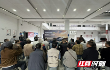 油画佳作亮相湘西州美术馆 湘西百景图采风写生油画展开展