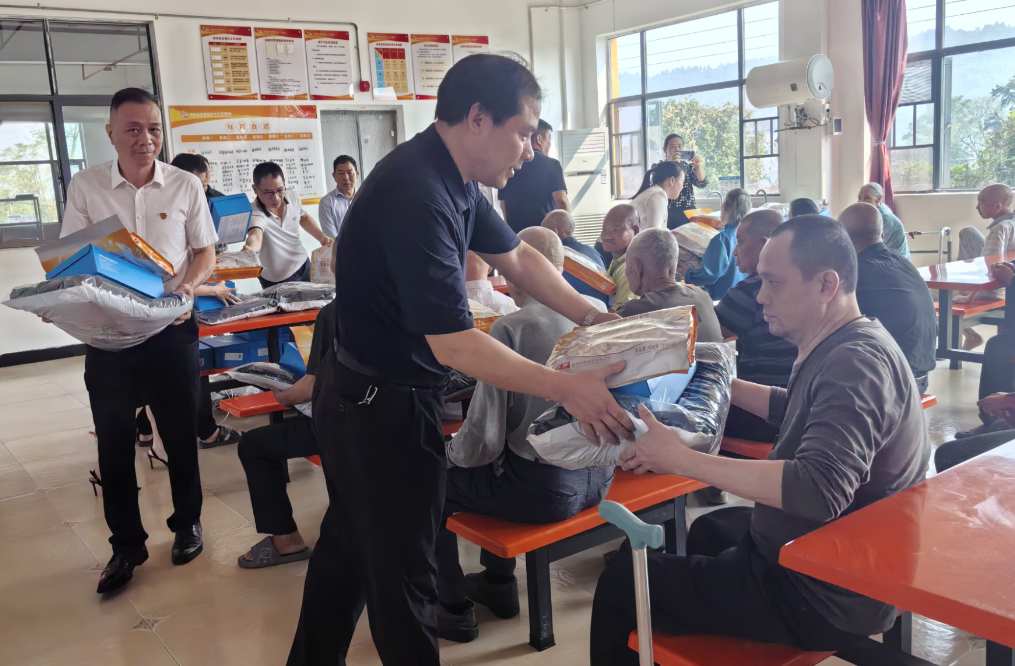 苏仙区工商联开展重阳节敬老院慰问活动