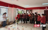 北塔区新滩镇街道新滩社区党群服务中心开展重阳节趣味套圈活动