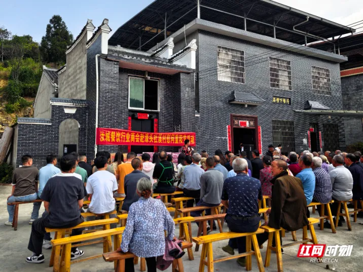 汝城县濠头乡：政企联动送温情 重阳敬老暖民心