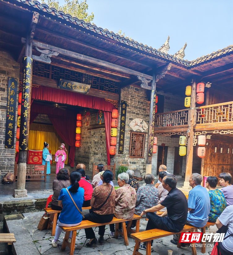资兴市环境卫生服务中心开展重阳节敬老主题活动