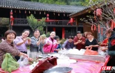 凤凰税务：重阳欢聚叙税情 桑榆生辉守初心