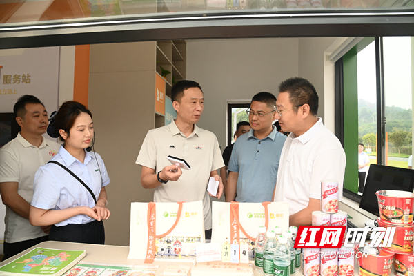 （定）在郴州西品牌站研讨“精品线路”引流与一站式综合服务站升级可行性_副本.jpg