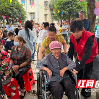 小集市里的大温暖，把孝老爱亲写进邻里日常