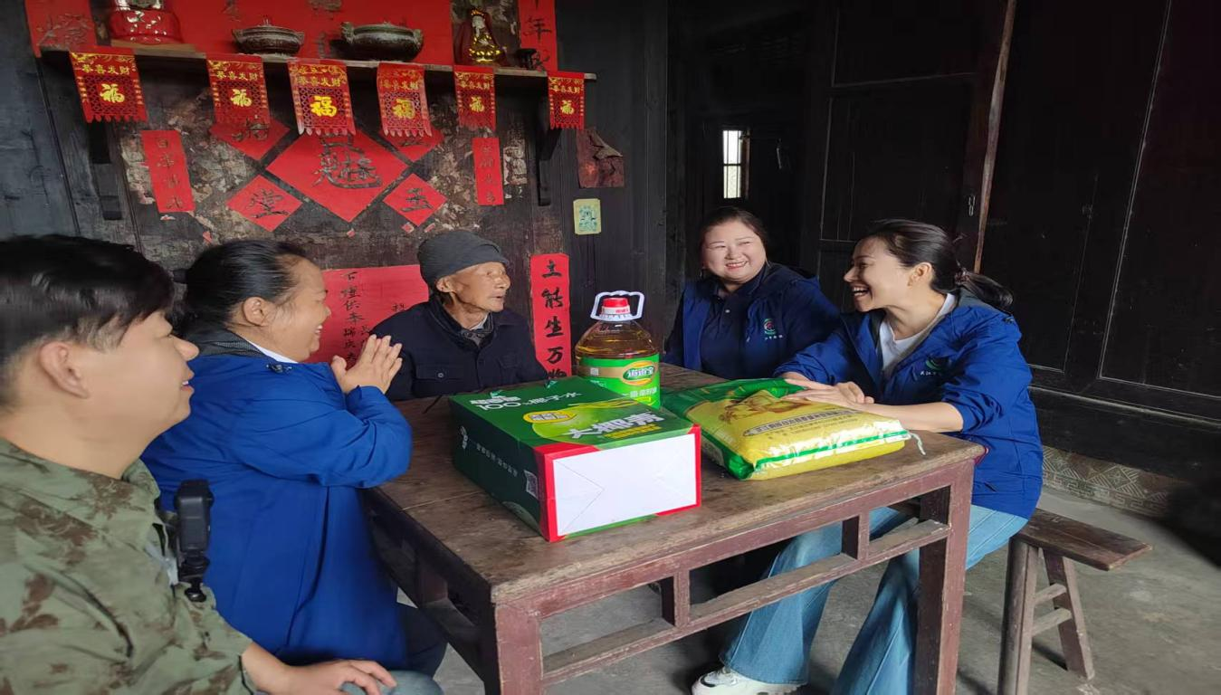市新联会：走进大崇和平村开展重阳节敬老志愿服务活动