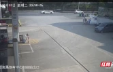 站外汽车自燃 中国石化岳阳石油员工紧急救援