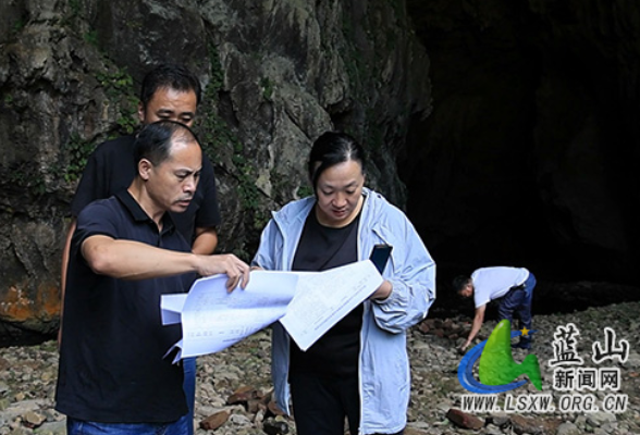蓝山：邓群调研安全生产及溶洞天坑山谷污染问题排查整治工作