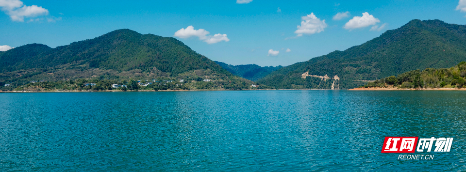 东江湖黄草全景 周文晋 摄.jpg