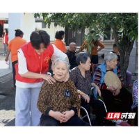 歌声伴笑语！长沙科技职院志愿者走进敬老院暖心陪伴
