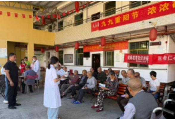 乐享银龄暖重阳 义诊服务护安康 | 里田镇中心卫生院开展敬老月主题义诊活动