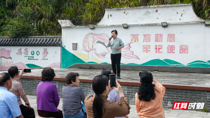重阳联谊暖乡村 省自然资源厅离退休第八党支部走进大围山村