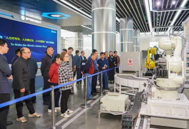 湖南湘江新区开展离退休干部观摩经济社会发展成果暨重阳节慰问活动