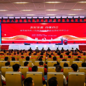 五段“打磨生命”的故事，走进蓝思科技
