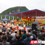 湖南张家界:多部门联合走进土家村寨 开展敬老慰问活动