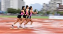 精彩瞬间！高脚+板鞋竞速 看各族健儿同台比拼（图）