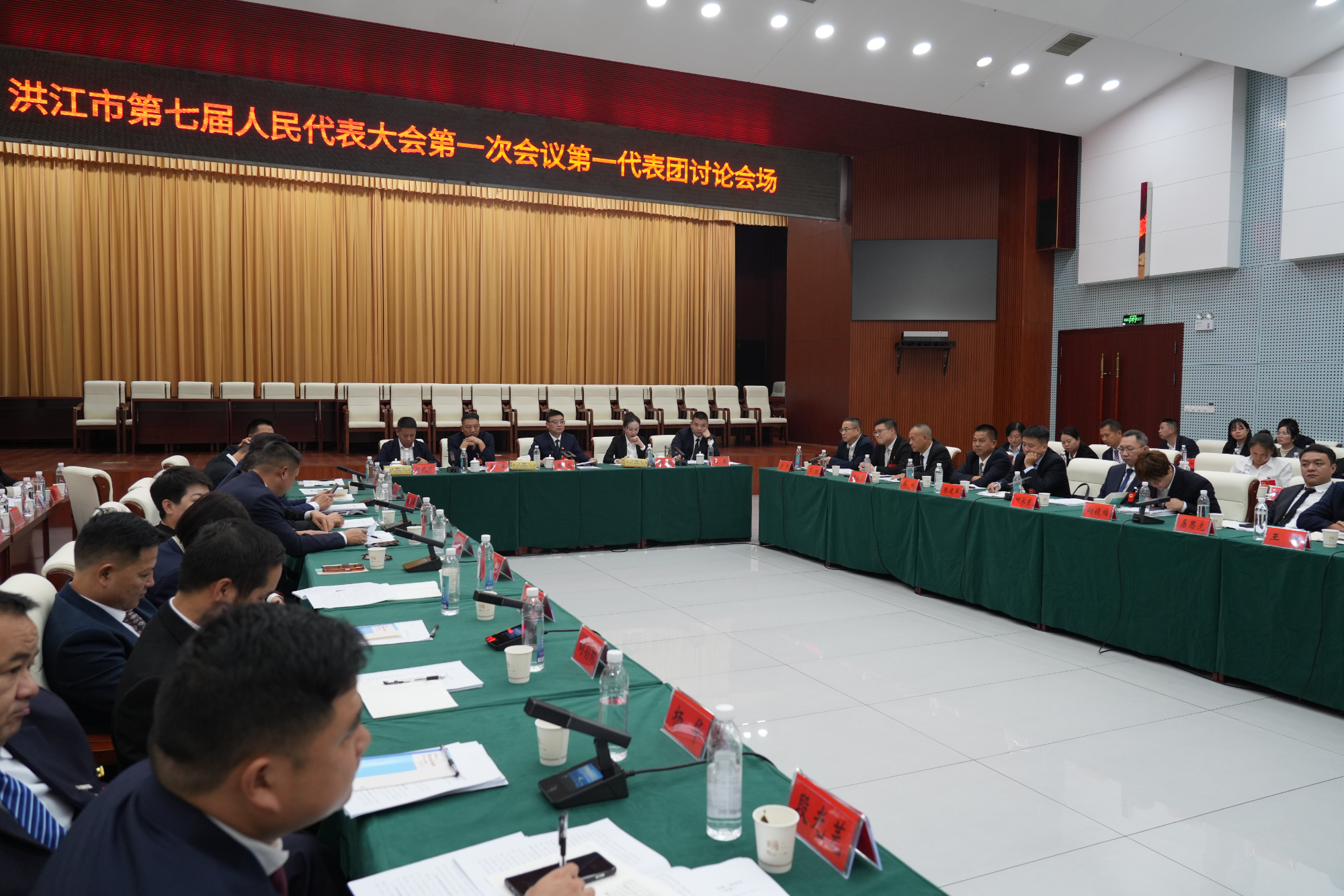 【聚焦两会】唐龙参加市第七届人民代表大会第一次会议第一代表团讨论会