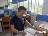 何华天：守讲台三十载 育桃李满山乡
