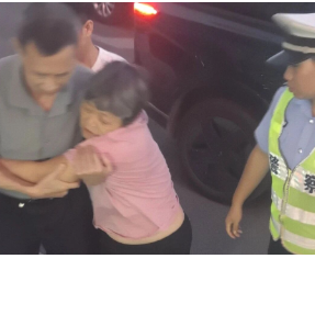 老人突发哮喘，耒阳公安交管一路疾驰护送就医