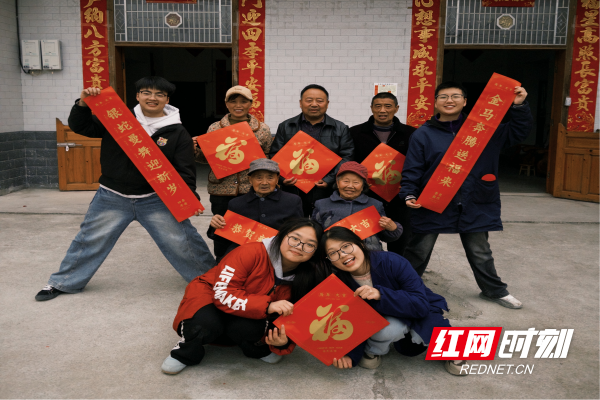 黄爱容1.png
