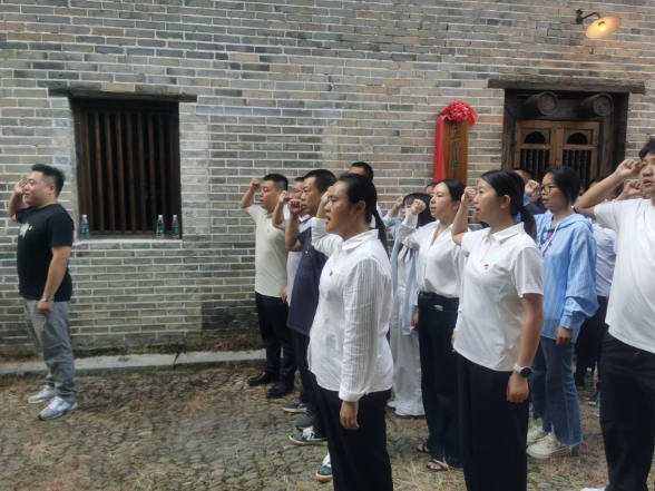 一块牌匾、一次合作、一段远征 ——汝城县委党校第33期中青班开展沉浸式党性教育