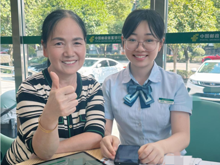 邮储银行张家界市分行营业部:社银联动进社区 便民换卡暖人心