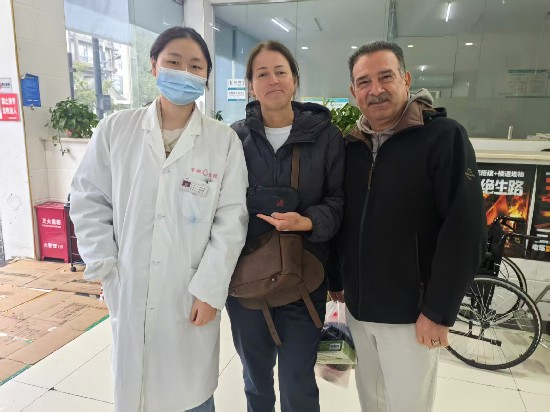 医者仁心暖外宾 拾金不昧显风范——张家界军地医院暖心服务俄罗斯游客获赞誉