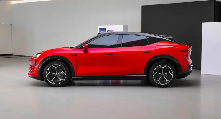 赛豆科技AIVA ME7实车亮相 定位纯电运动轿跑SUV