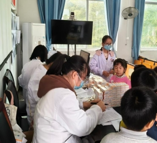 塘湾镇中心学校:疫苗护成长 健康伴我行