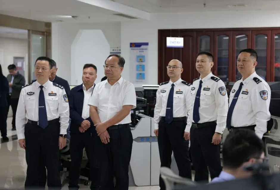 谢运策到市公安局、市人民检察院调研