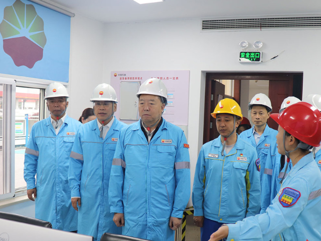 毛万春在中国石油天然气销售湖南公司调研