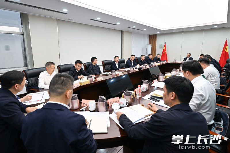 10月23日，市委副书记、市长陈博彰主持召开市长专题调度会议，听取长株潭一体化重点项目情况汇报。 长沙晚报全媒体记者 王志伟 摄