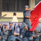 视频丨这一刻，湘超全场起身致敬 绿茵场上青春学子以歌舞寄思念
