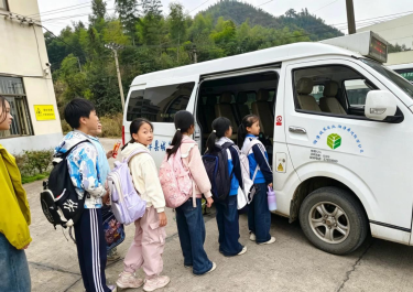 公交专线惠乡梓护航学子求学路