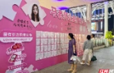 衡阳街头悄然兴起相亲角 家长代觅良缘折射当代婚恋困境