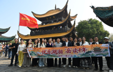 网络达人登楼“读”岳阳——“忧乐湖湘‘岳’读千年”采风活动举行