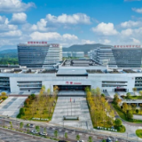 岳阳市中心医院搬迁一周年惠民:三天义诊送健康,五大体验等您来