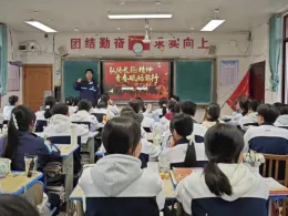 洪江市黔阳一中开展纪念中国工农红军长征胜利90周年主题团日活动