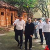 省住建厅来岳调研中心城区城市更新工作 陈旌唐浩然参加