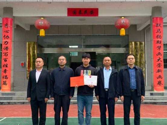 激流之中伸援手 平凡岗位显大义 大崇乡干部李钧获洪江市见义勇为表彰