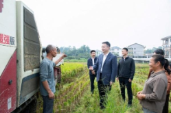 何朝晖到新化县调研“三农”工作：牢牢守住不发生规模性返贫致贫底线 全方位夯实粮食安全根基