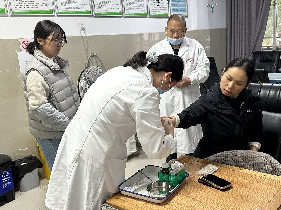 武陵源区锣鼓塔街道社区卫生服务中心开展医务人员结核病筛查工作