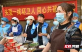 嗦一碗暖心米粉！“湖南好人”刘智玲致敬城市美容师