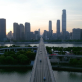 歌曲《亮丽的风景》，致敬环卫工人