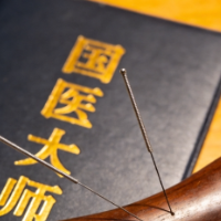 几百元买的“国医大师”,唬人的道具