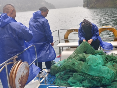 联合清网护渔 守护一江碧水——桑植县人潮溪镇开展河道非法捕捞专项整治行动
